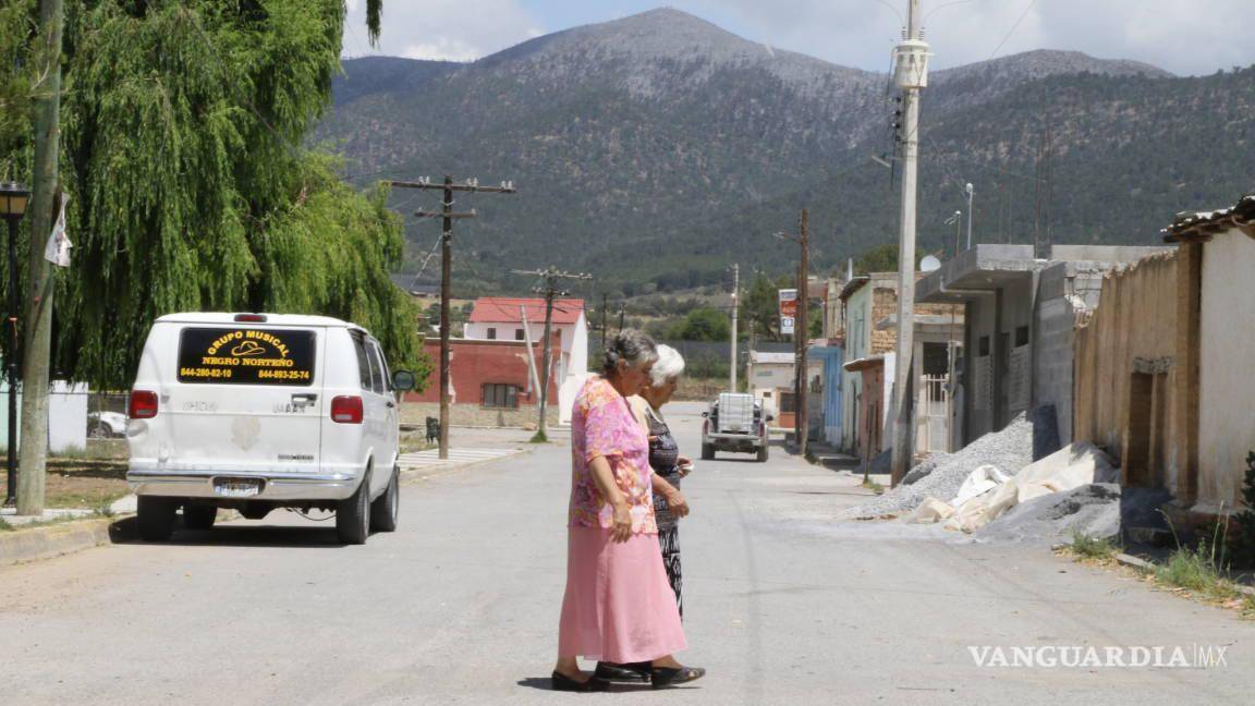 Vecinos de El Tunal en Arteaga sufren cortes de luz hasta tres veces por semana