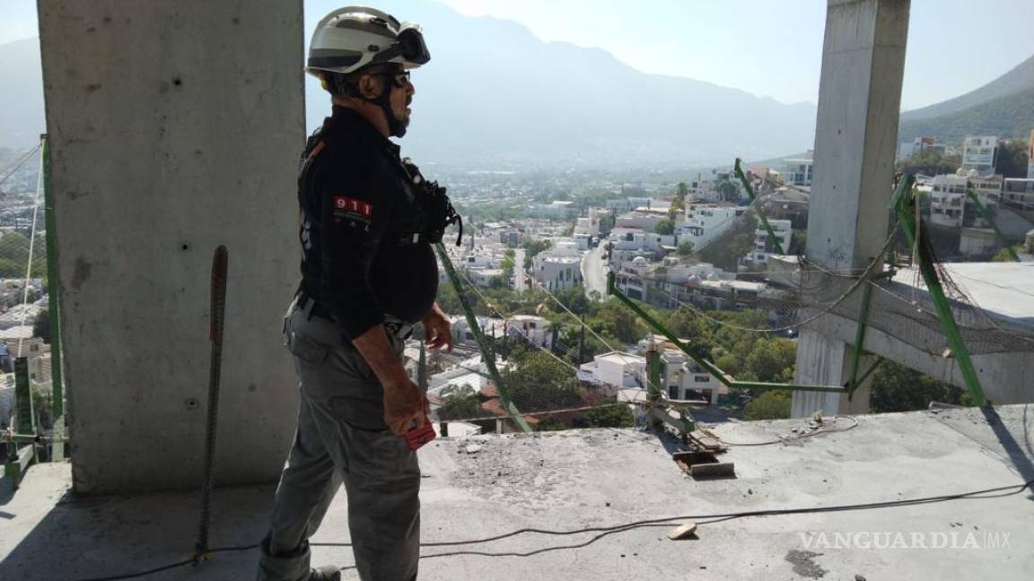 Trabajadores mueren al caer 25 metros de edificio en construcción en Monterrey