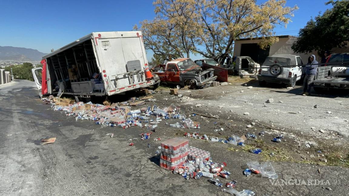 Se queda sin frenos camión cervecero y choca contra tres autos en Saltillo (video)