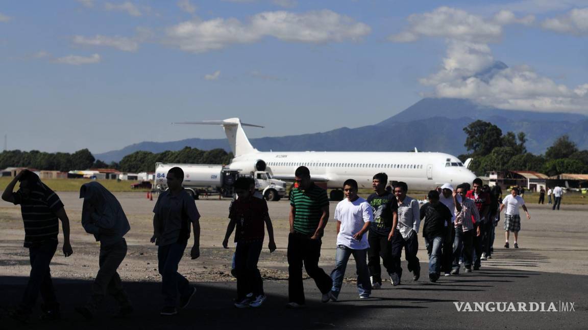 Reanuda EU vuelos de deportación a Venezuela para disuadir migración