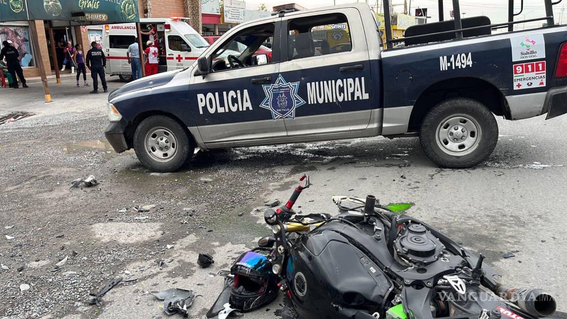 Saltillo: Manda a motociclista al hospital y escapa