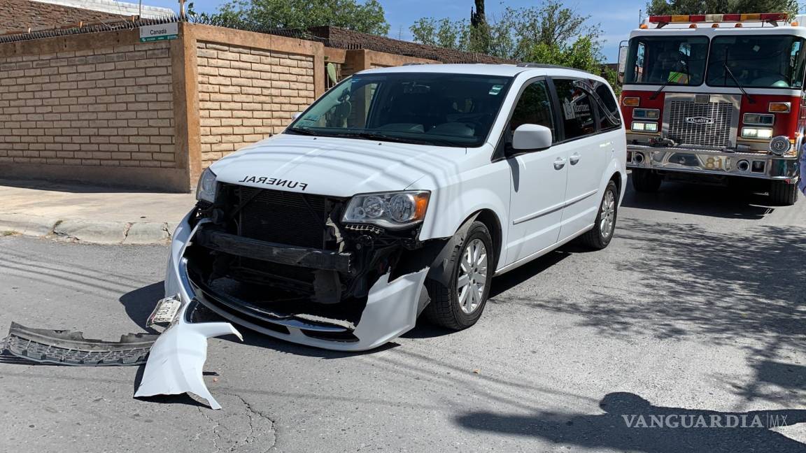 Choque causado por conductor de funeraria provoca fuga de gas al norte de Saltillo