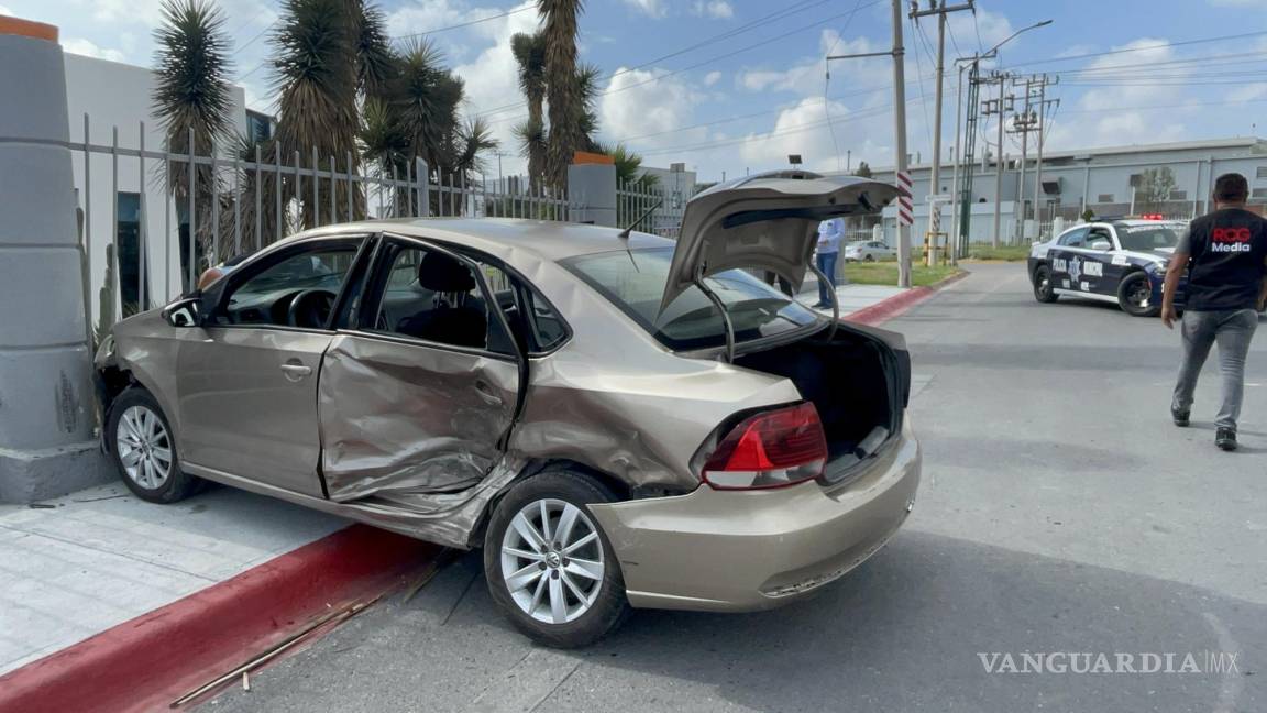 Vuelta en ‘U’ desencadena colisión en Ramos Arizpe y deja un lesionado