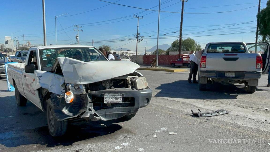 Imprudente conductor por poco y provoca tragedia en bulevar de Saltillo