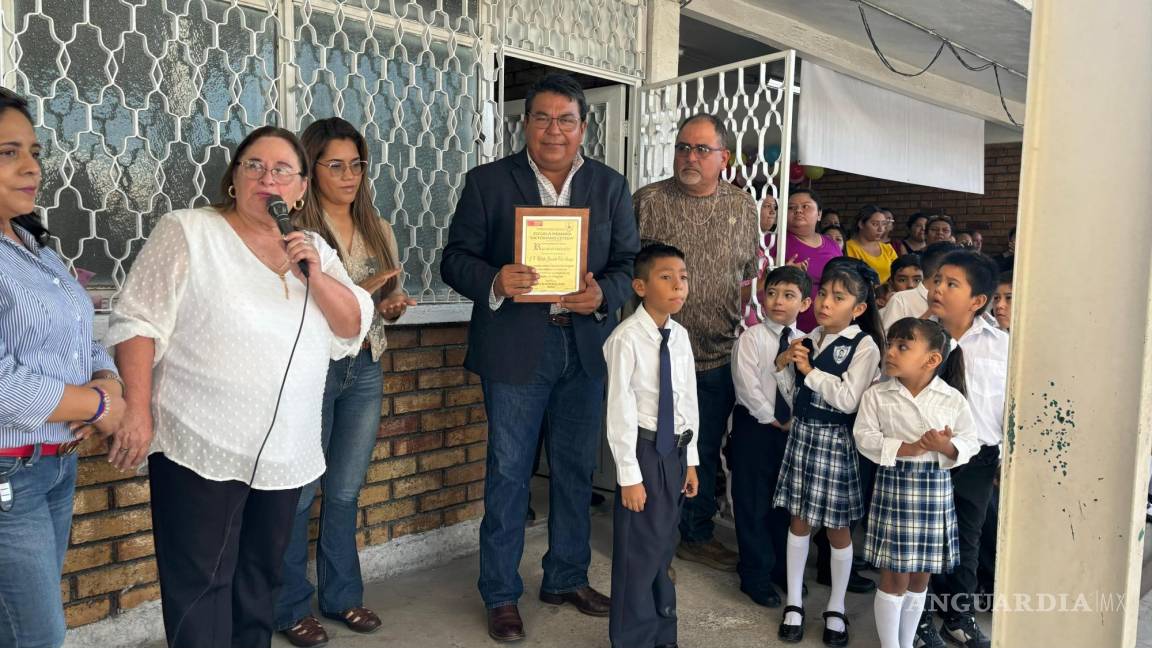 71 escuelas de Frontera reciben mantenimiento, limpieza y otros apoyos del Municipio: Roberto Piña