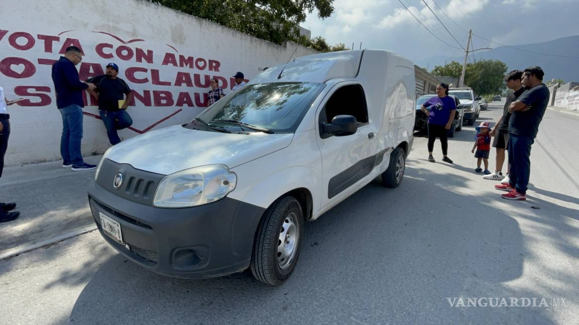 Saltillo: irresponsable sujeto choca e intenta huir, pero es detenido por vecinos