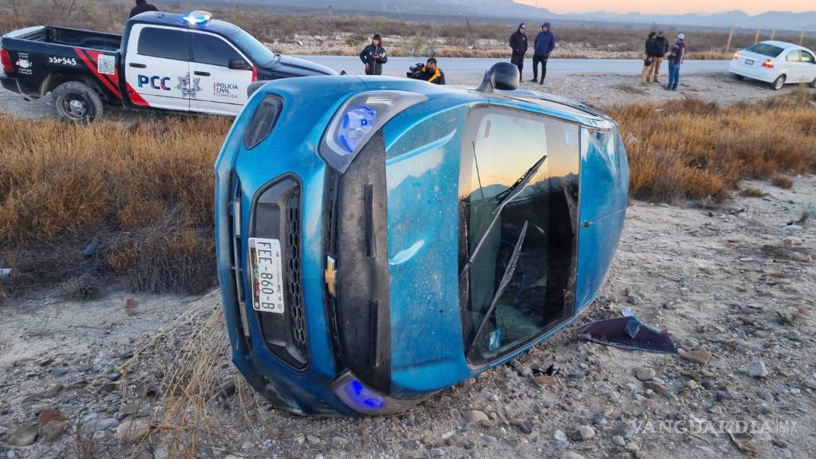 Reportan tres heridos en volcadura sobre carretera Los Pinos en Ramos Arizpe