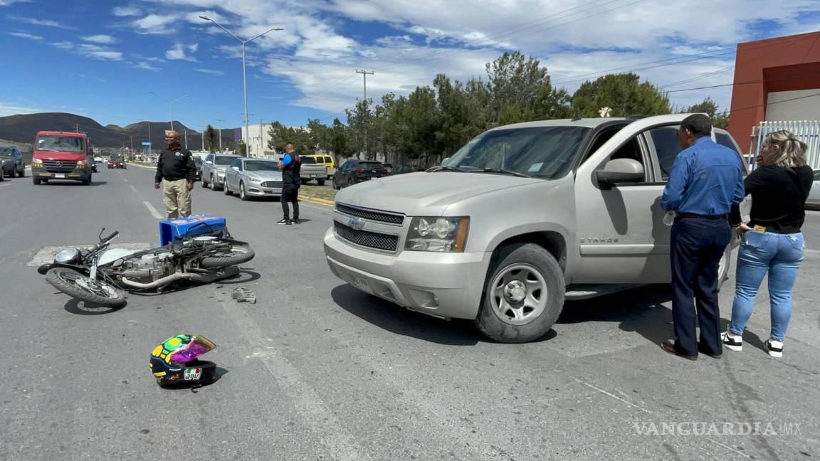 Conductor de camioneta embiste a repartidor, en Saltillo