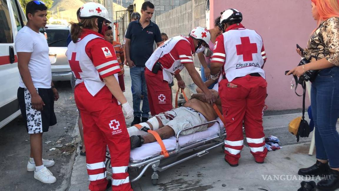 Saltillo: correlón termina con fuerte golpe tras impactar su motocicleta en vivienda