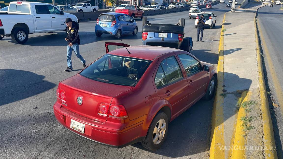 Accidente vial en el periférico Luis Echeverría Álvarez de Saltillo causa cierre de tráfico