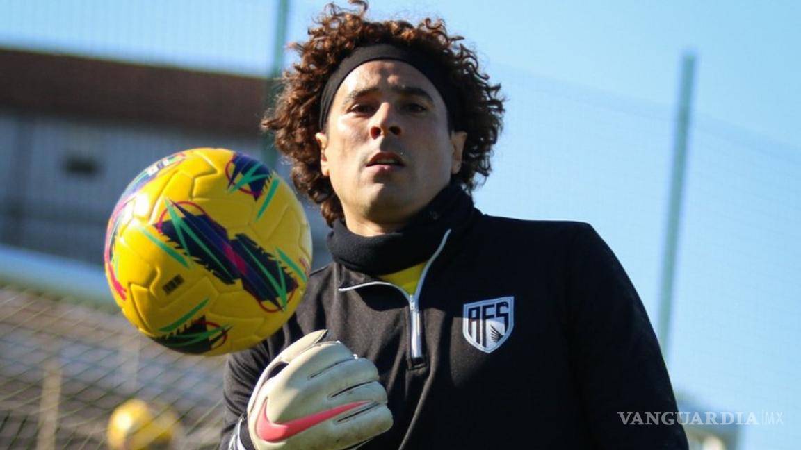 Guillermo Ochoa se queda en AVS tras fallida negociación con Aris Salónica