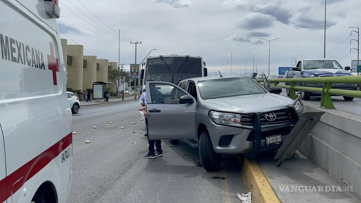 Derrame de grasa provoca accidente en Saltillo