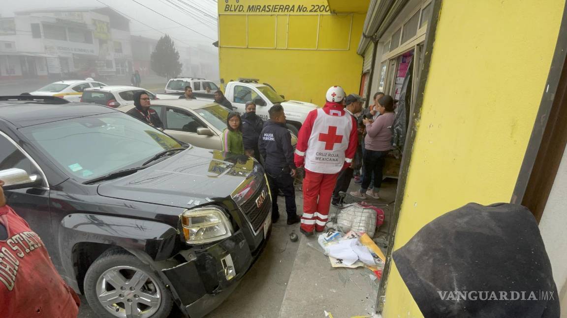 Conductor confunde los pedales y prensa a niña de 8 años, en la colonia Mirasierra de Saltillo