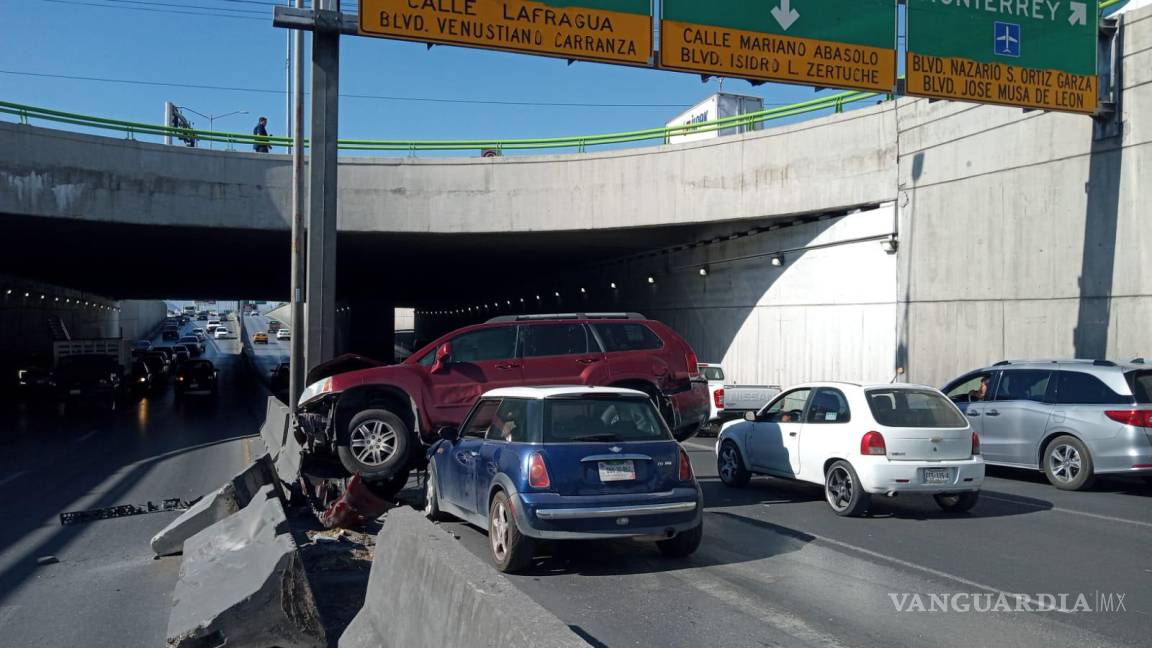 Choque en puente del Periférico Luis Echeverría Álvarez de Saltillo deja daños de más de 50 mil pesos