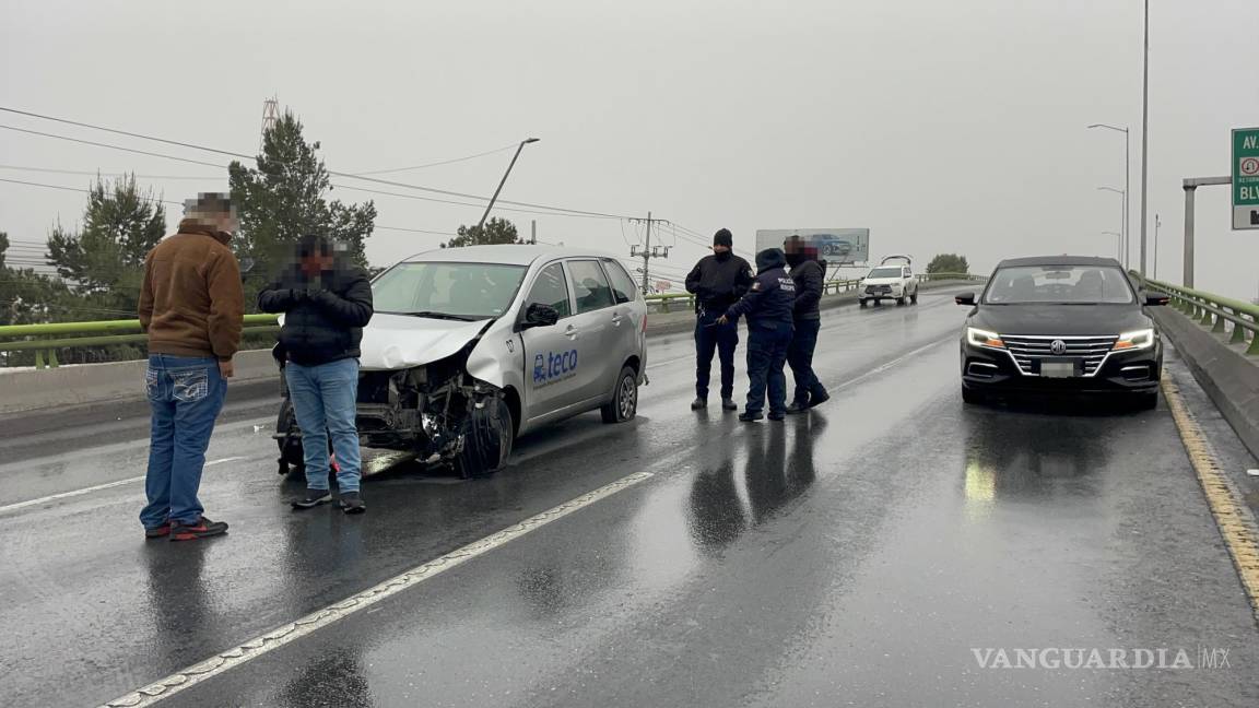 Saltillo: choque múltiple por pavimento congelado causa caos vial en V. Carranza