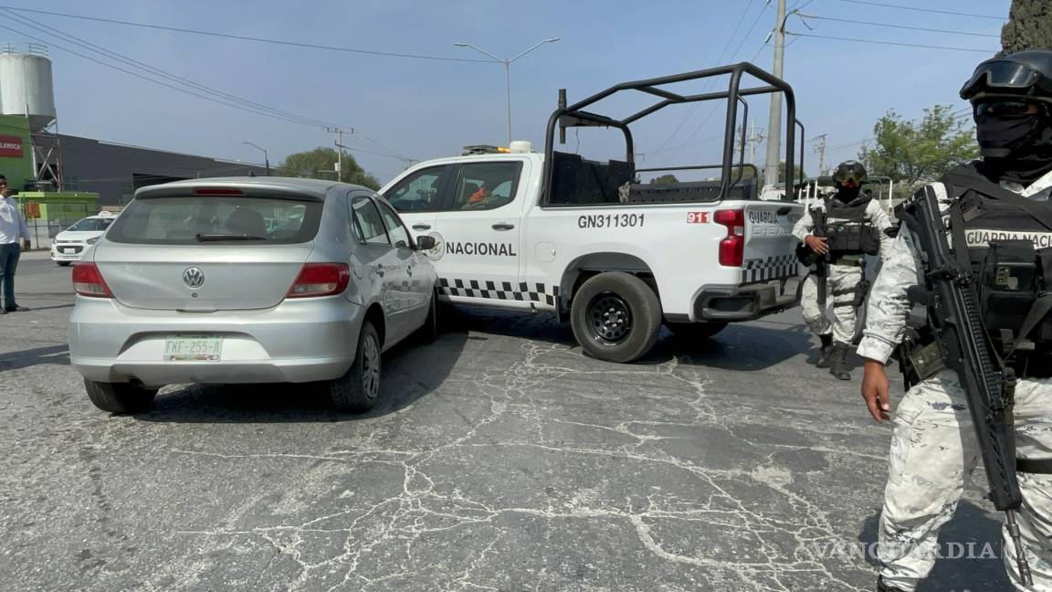 Camioneta de la Guardia Nacional quita derecho de paso y ocasiona accidente en Saltillo