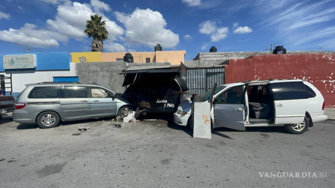 Saltillo: se pasa alto, choca y arrolla puesto de gorditas y a mujer en Teresitas (video)