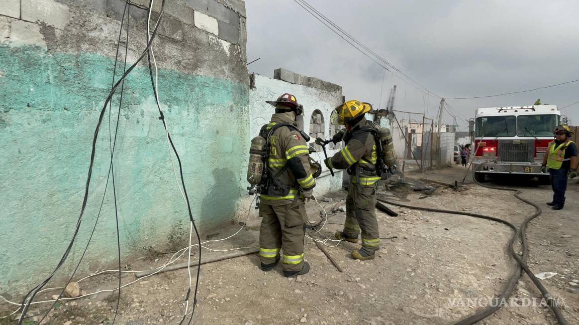 Arde vivienda al sur de Saltillo; señalan a ocupantes por venta de droga y robos