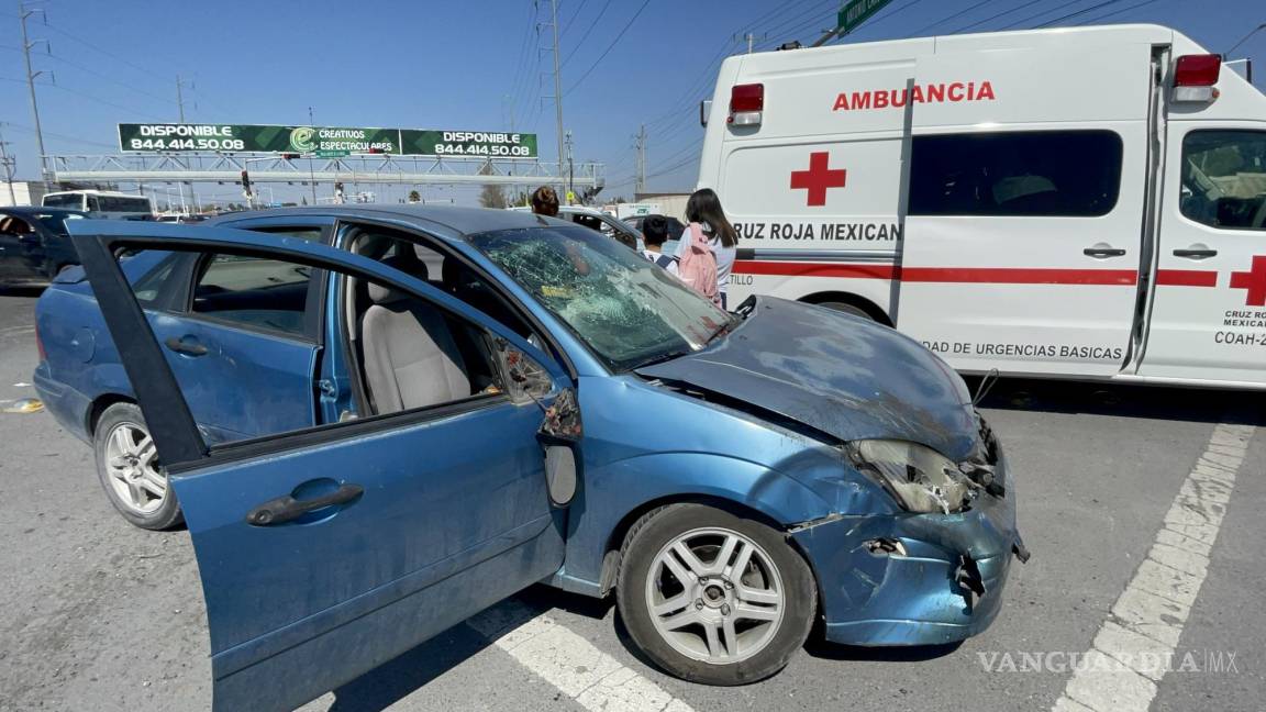 Provoca accidente en Saltillo y dice que el semáforo estaba en ámbar