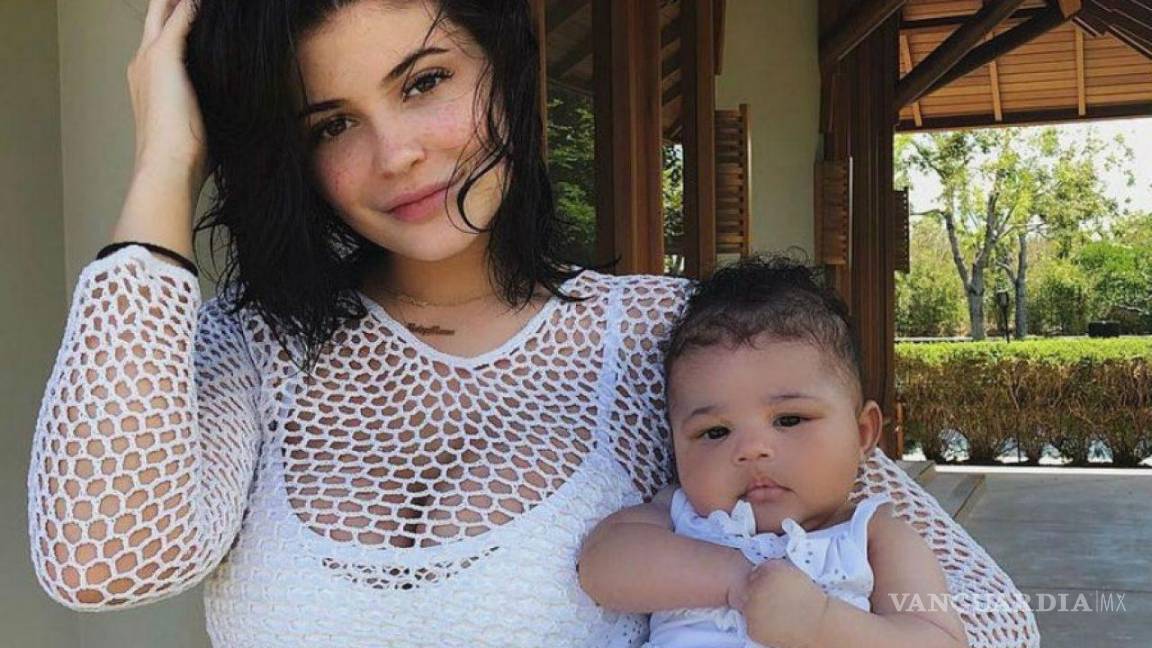 $!Kyle Jenner y Travis Scott son los padres de un lindo bebé.