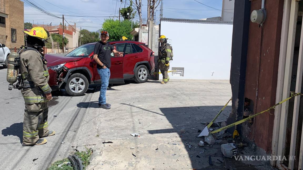 Choque causado por conductor de funeraria provoca fuga de gas al norte de Saltillo