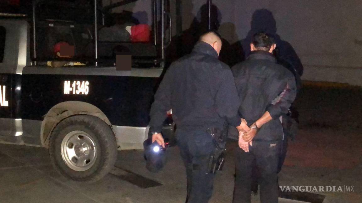 $!Los individuos capturados, identificados como José, Gilberto, José Antonio y Juan Ignacio, fueron presentados ante las autoridades tras ser sorprendidos dentro del local.