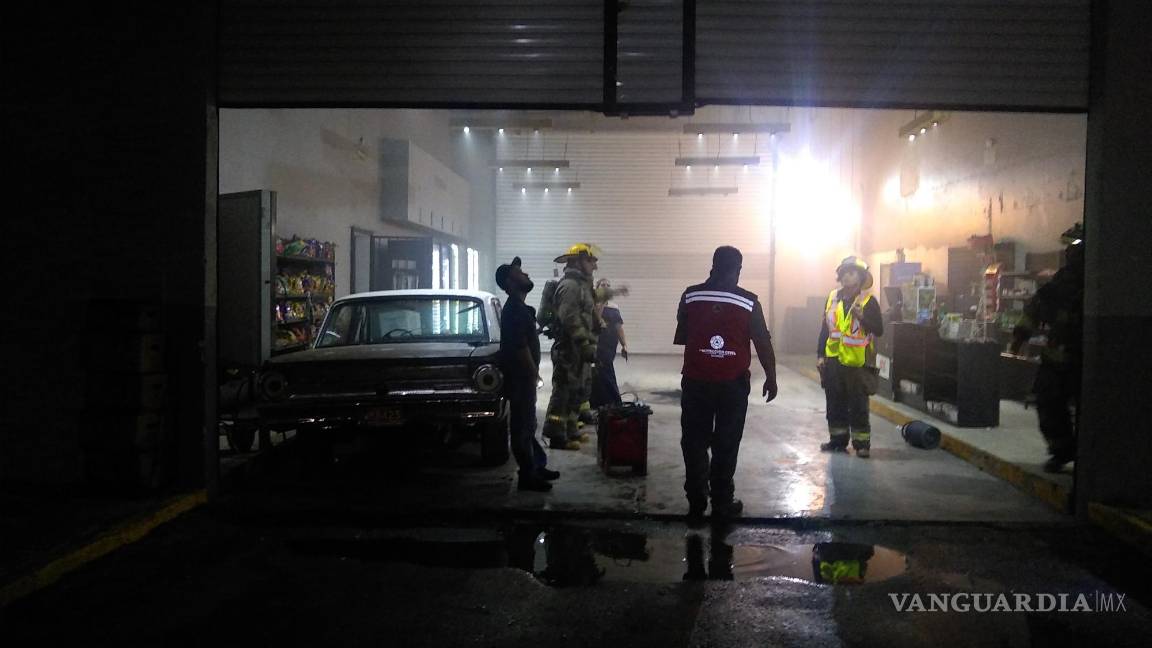 Alarma humo en empresa cervecera de Saltillo; empleados ‘quemaban llanta’