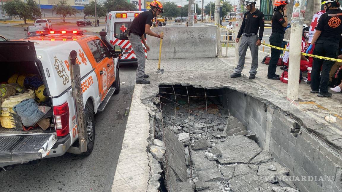 Se hunde parada del Transmetro en Nuevo León, reportan tres lesionados