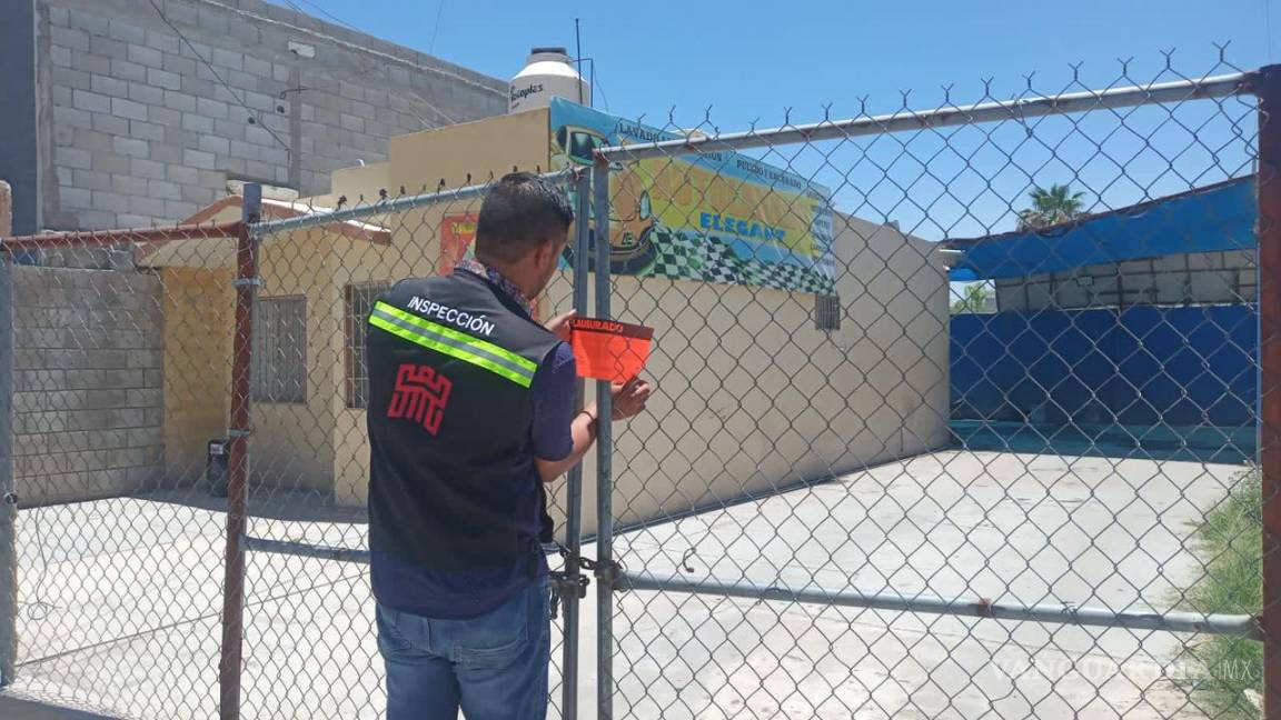 Clausuran autolavado en colonia Pedregal del Valle de Torreón por desperdiciar agua
