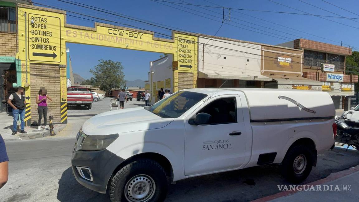 Muere adulto mayor tras desvanecerse en un estacionamiento de Saltillo