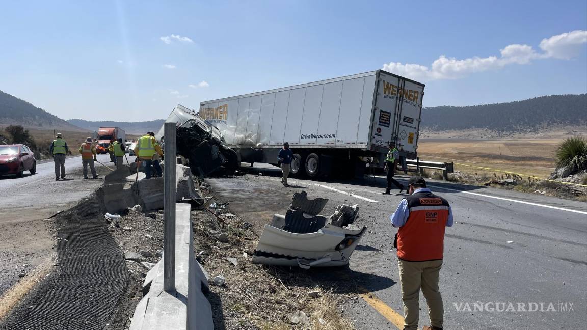 Fallece trailero en hospital de Saltillo; había volcado en ‘Los Chorros’ el pasado martes