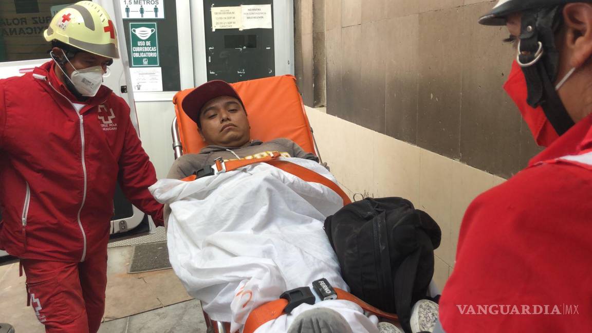 Cae albañil de andamio en Saltillo, queda inconsciente tras golpe