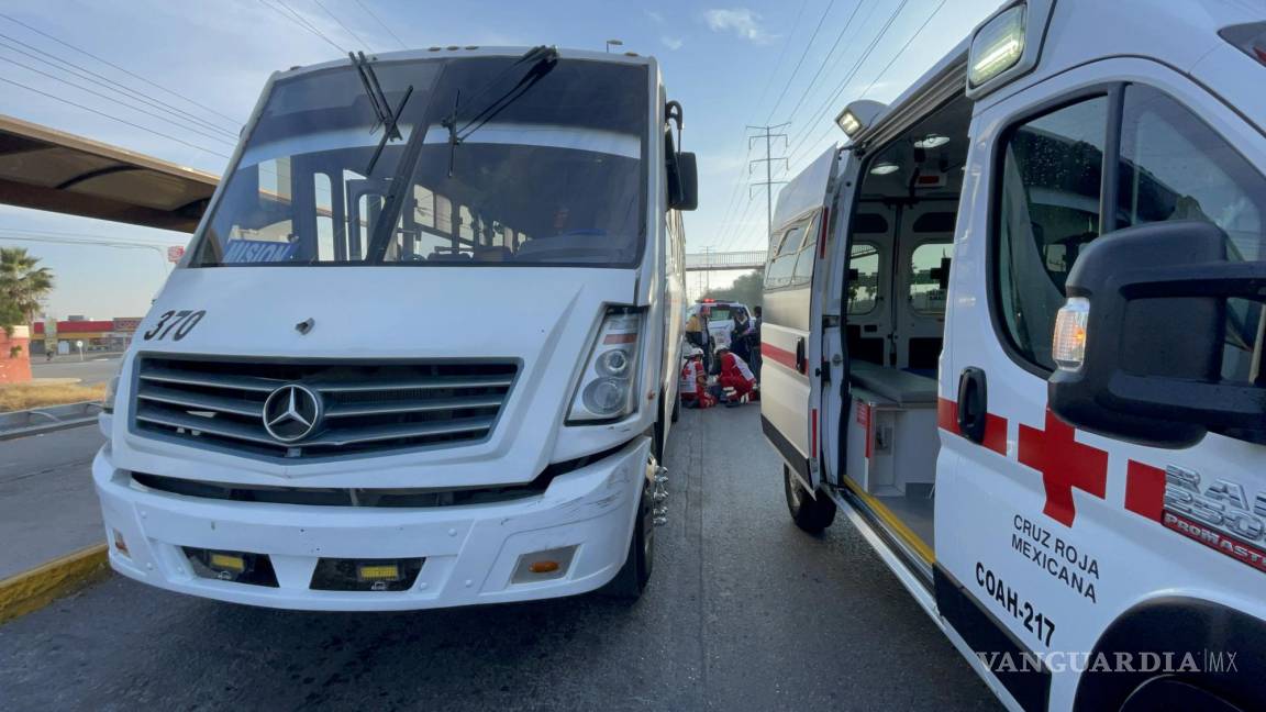 Se estrella motociclista contra un camión y es detenido, en Saltillo; deja un lesionado