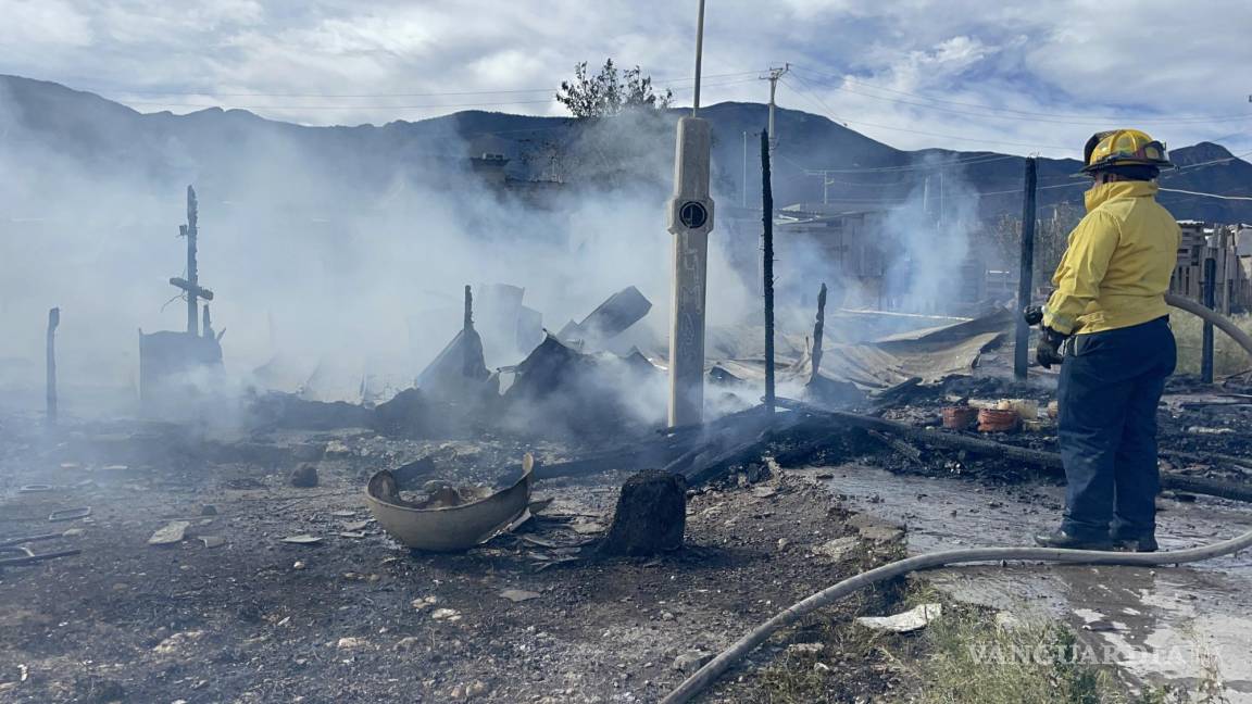 Ocho familias se quedan sin hogar en Saltillo; incendio arrasa con cuatro tejabanes