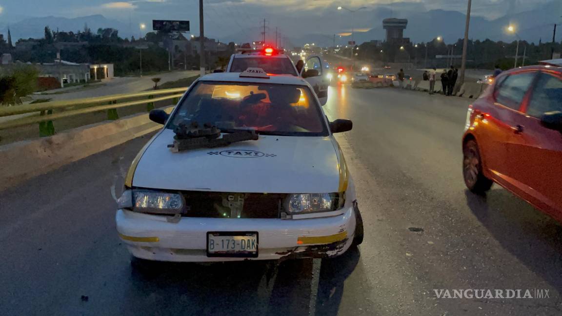 Al dormitar, conductor causa doble accidente en puente: Saltillo