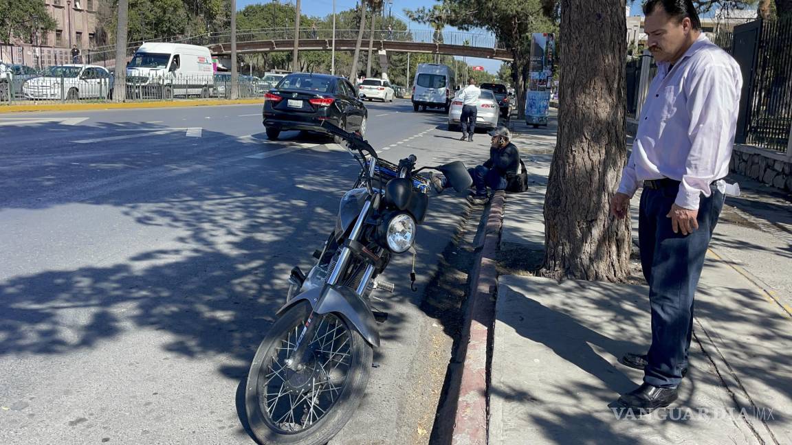 Saltillo: da vuelta en ‘U’ en lugar prohibido y arrolla a motociclista