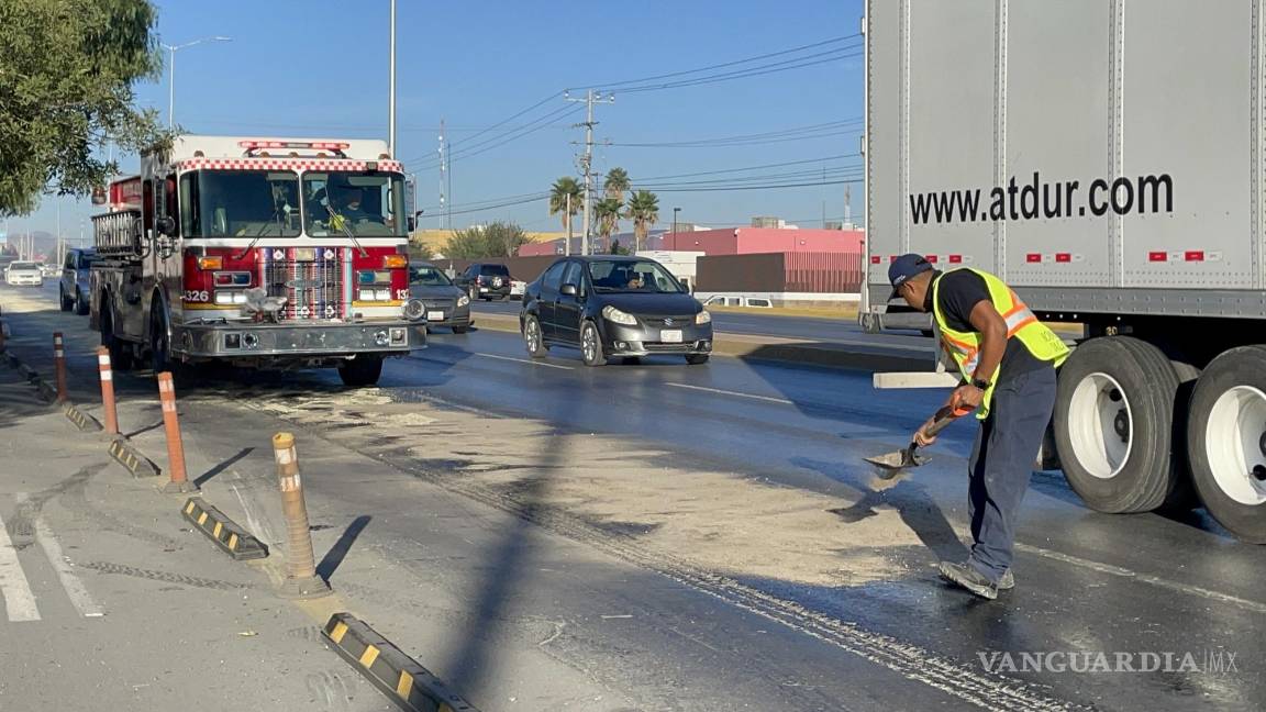 Aceite derramado provoca carambola en la colonia Satélite Sur de Saltillo; no hubo lesionados