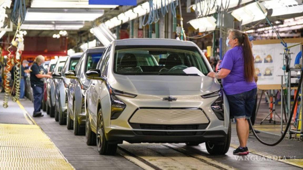 Deja GM atrás a Ford en venta de eléctricos en EU