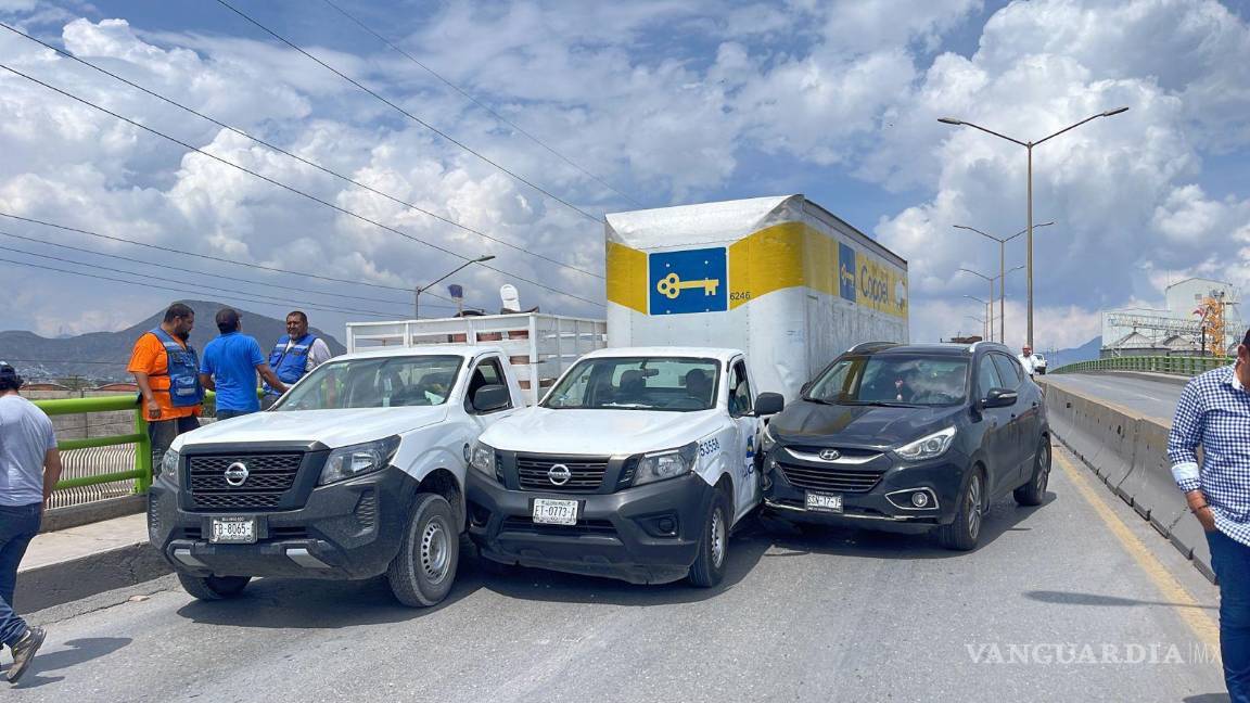 Impactan a camión de Coppel en pleno Echeverría de Saltillo