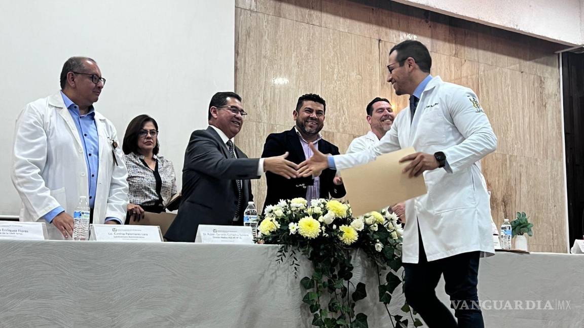 $!Los nuevos especialistas fortalecerán la atención en hospitales y unidades médicas, en un contexto de déficit de personal en la entidad.
