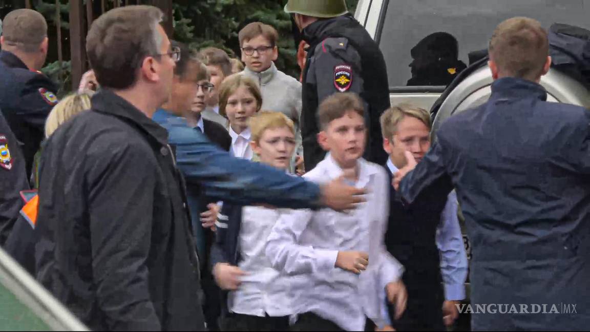 Hombre armado entra a una escuela y mata a 15 personas en Rusia
