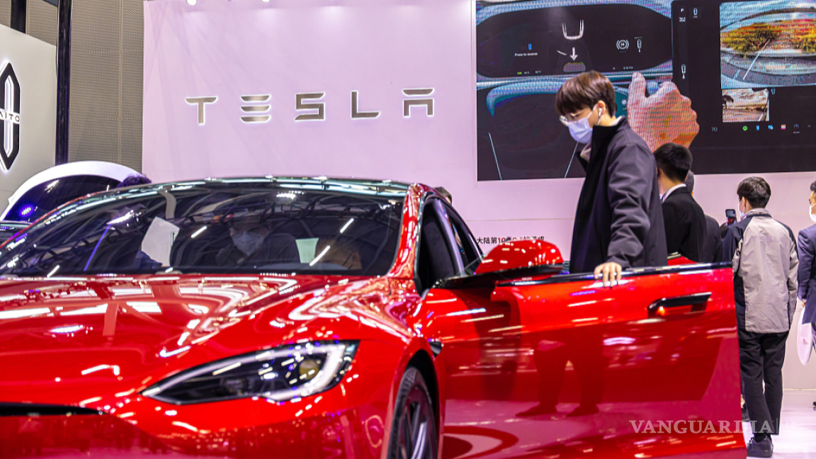 Tesla en problemas en China, le ordenan revisar más de un millón de autos