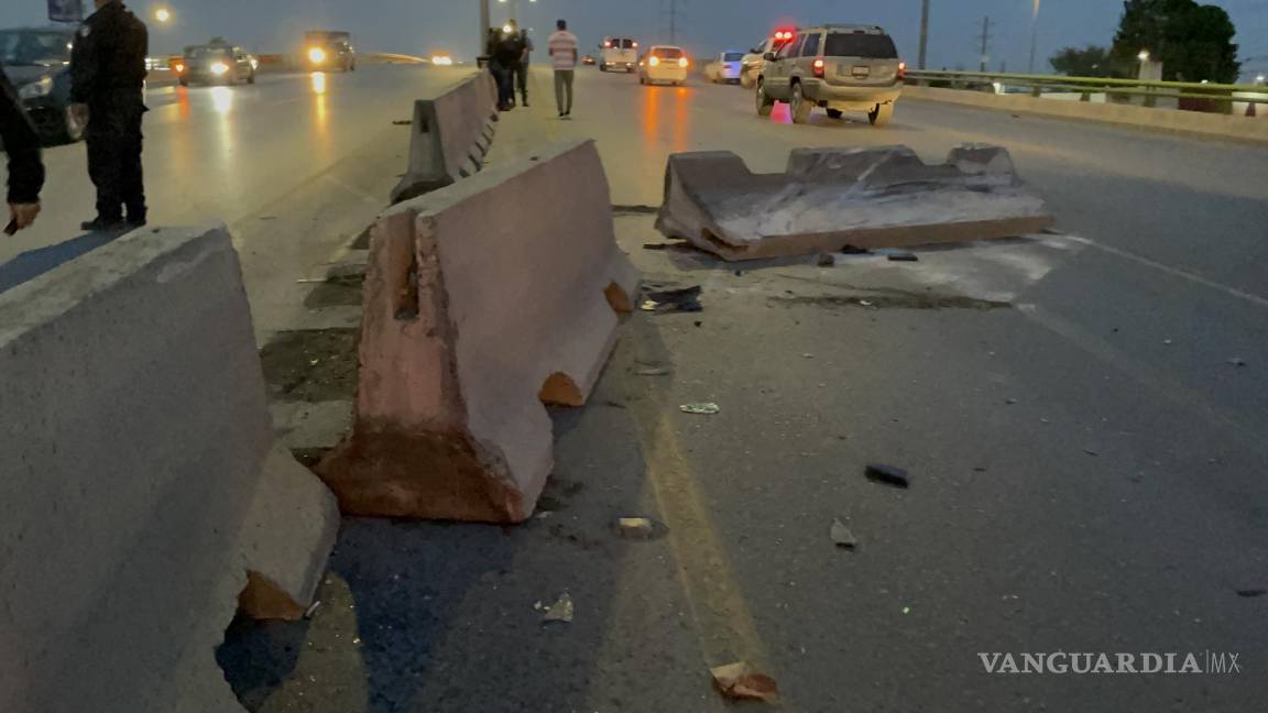 Al dormitar, conductor causa doble accidente en puente: Saltillo