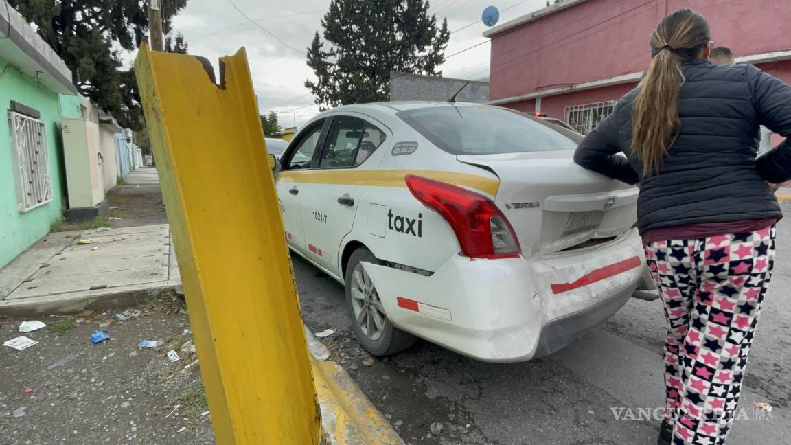 Distracción al volante ocasiona accidente en Saltillo; no alcanza a frenar y choca a taxi