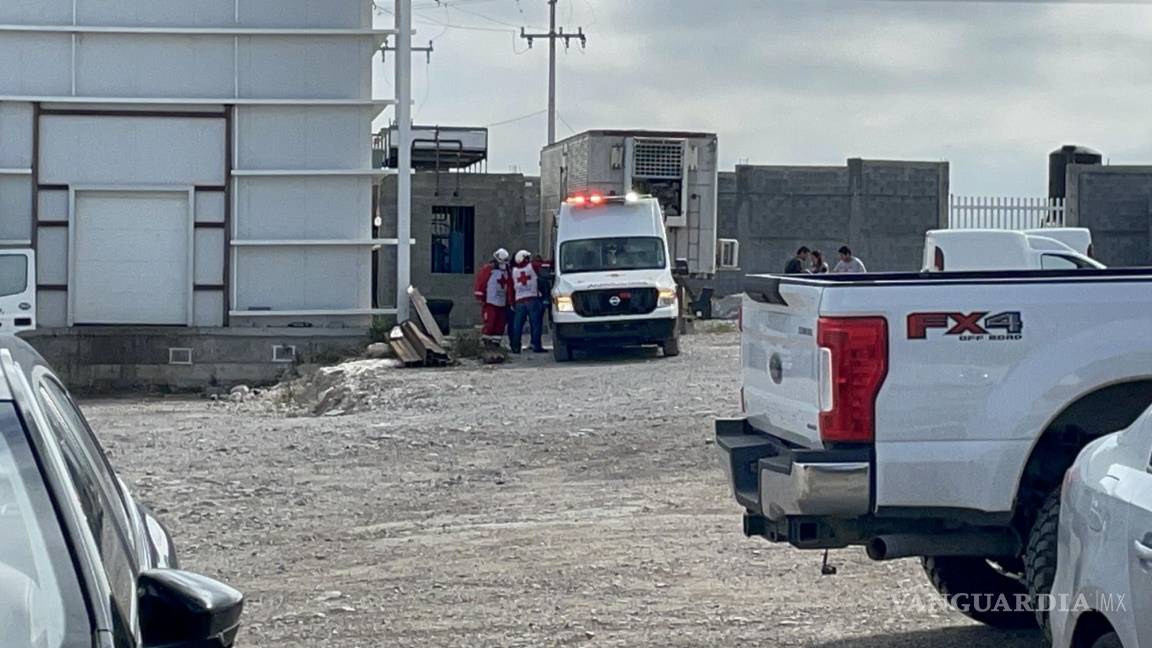 Trabajadores caen de montacarga y son trasladados a hospital de Saltillo