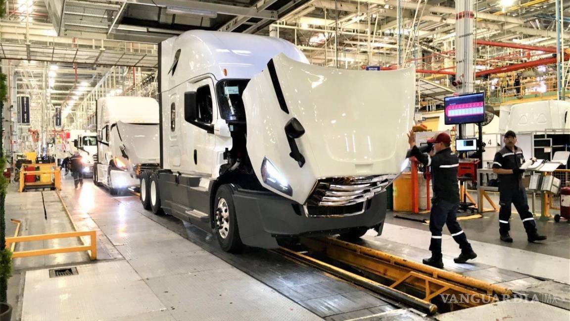 Continúa Freightliner acelerando su producción y exportación; reporta alzas del 1.6 y 9% durante julio