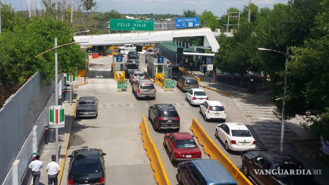 Aseguran 300 vapeadores y detienen a dos jóvenes en el Puente Dos de Piedras Negras