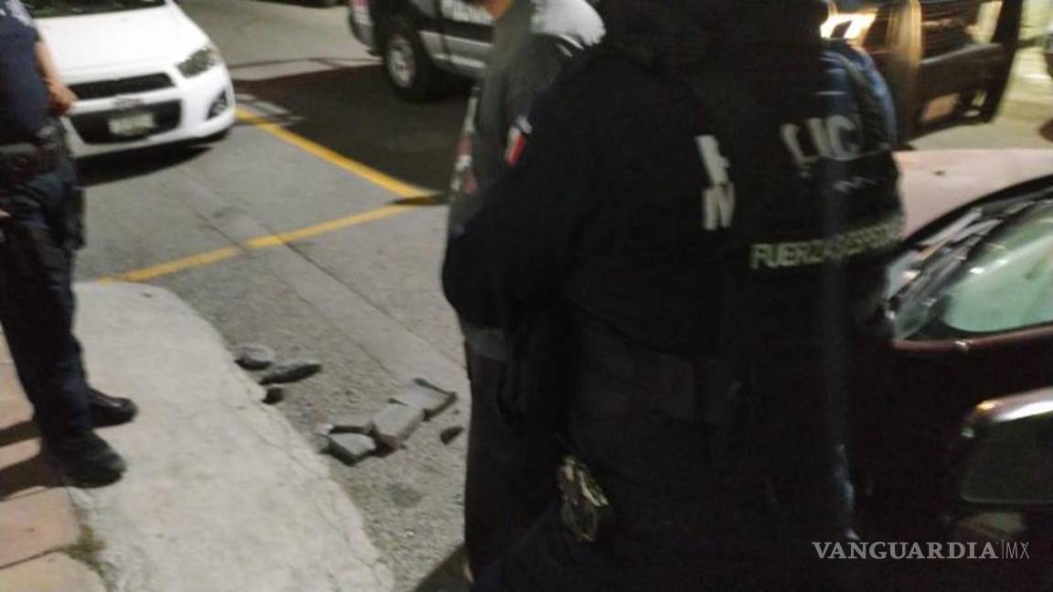 $!El agresivo joven provocó daños a la vivienda.