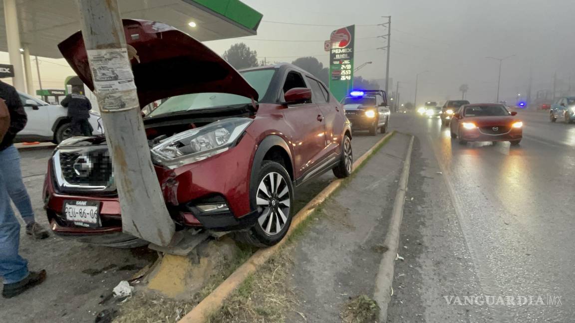 Se estrella joven contra poste en la Saltillo-Monterrey; neblina y exceso de velocidad, las causas