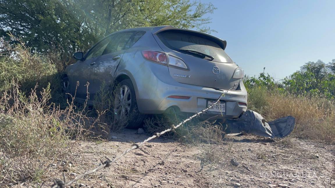 Auto fantasma le da supuesto cerrón y púas la salvan de caer en arroyo al norte de Saltillo